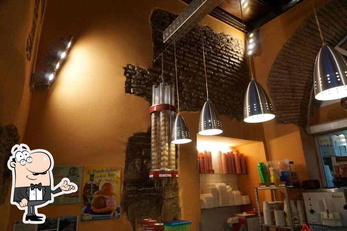 Посмотрите на внутренний интерьер "Frigidarium".