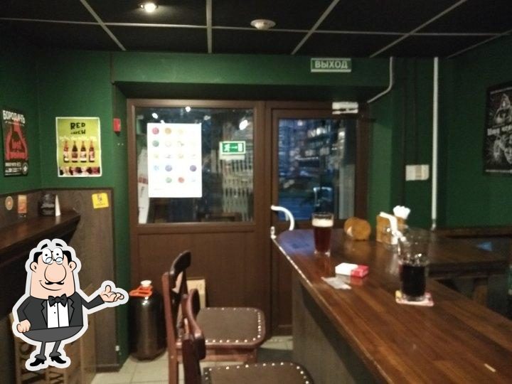 Забронируйте столик в "Goblin Bar".