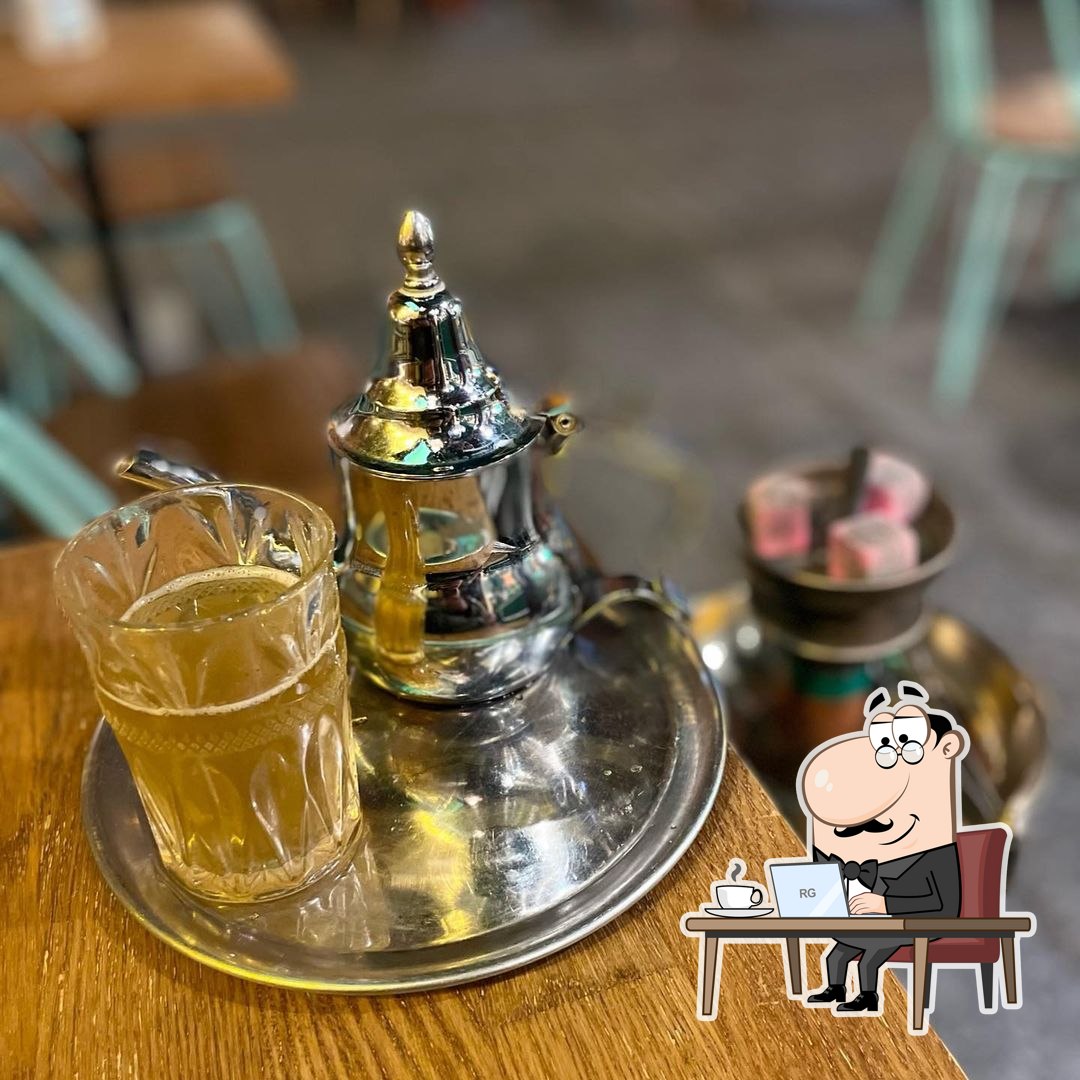 Посмотрите на внутренний интерьер "Planet Chicha Café".