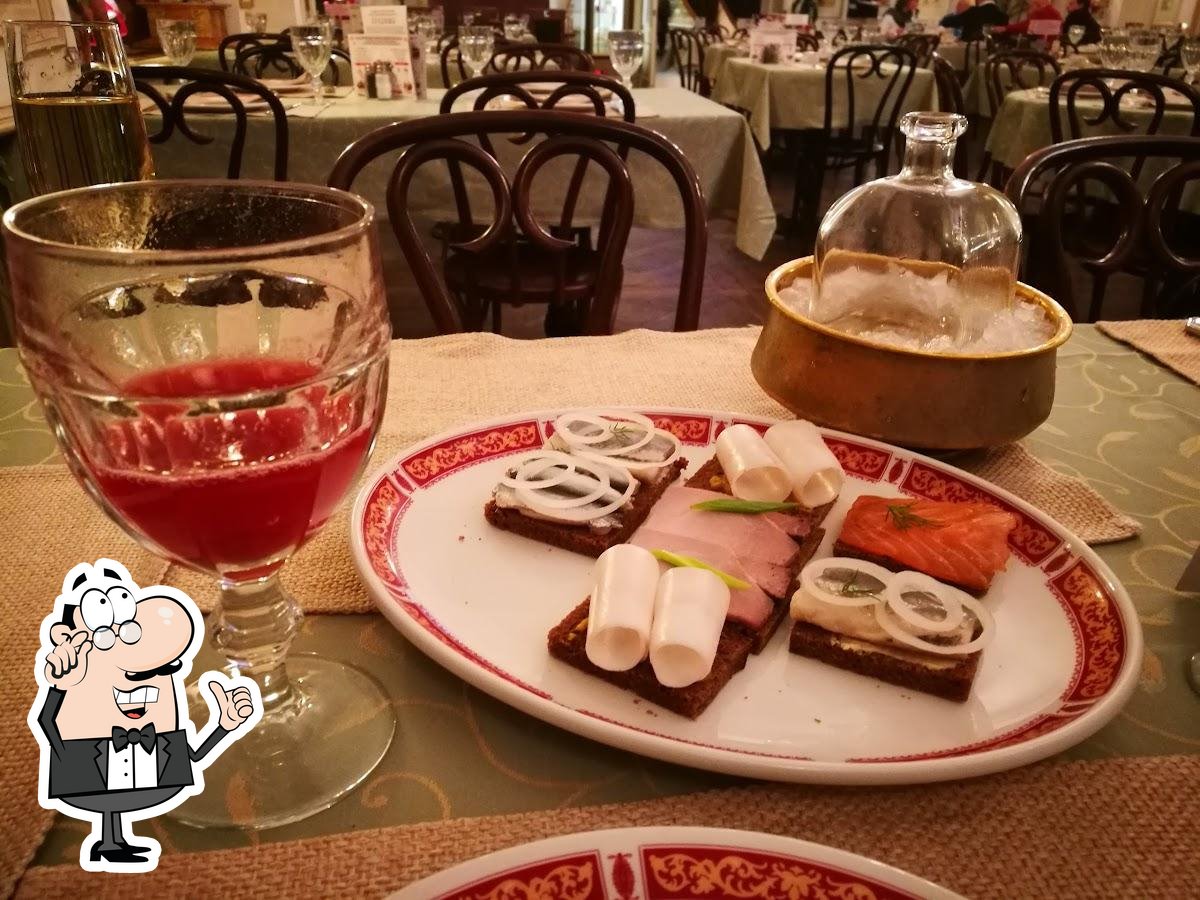 Забронируйте столик в "Русская рюмочная № 1".