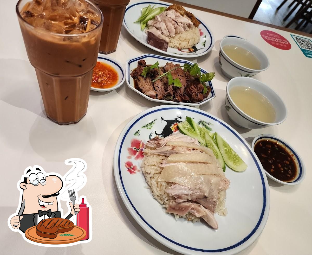 Отведайте мясные блюда в "Go Ang Pratunam Hainanese Chicken Rice 2".