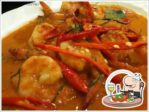 "J Daeng Seafood"  предоставляет большой выбор  блюд из морепродуктов.
