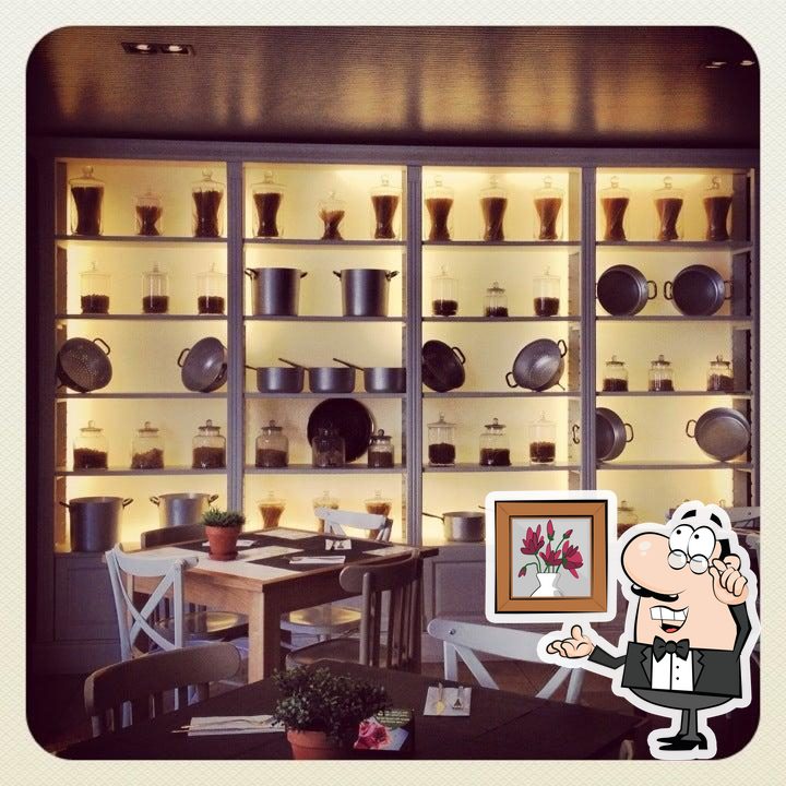 Интерьер "La Poma Restaurant".