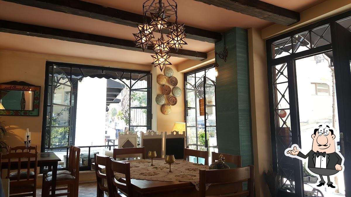 Интерьер "Arada Cafe".