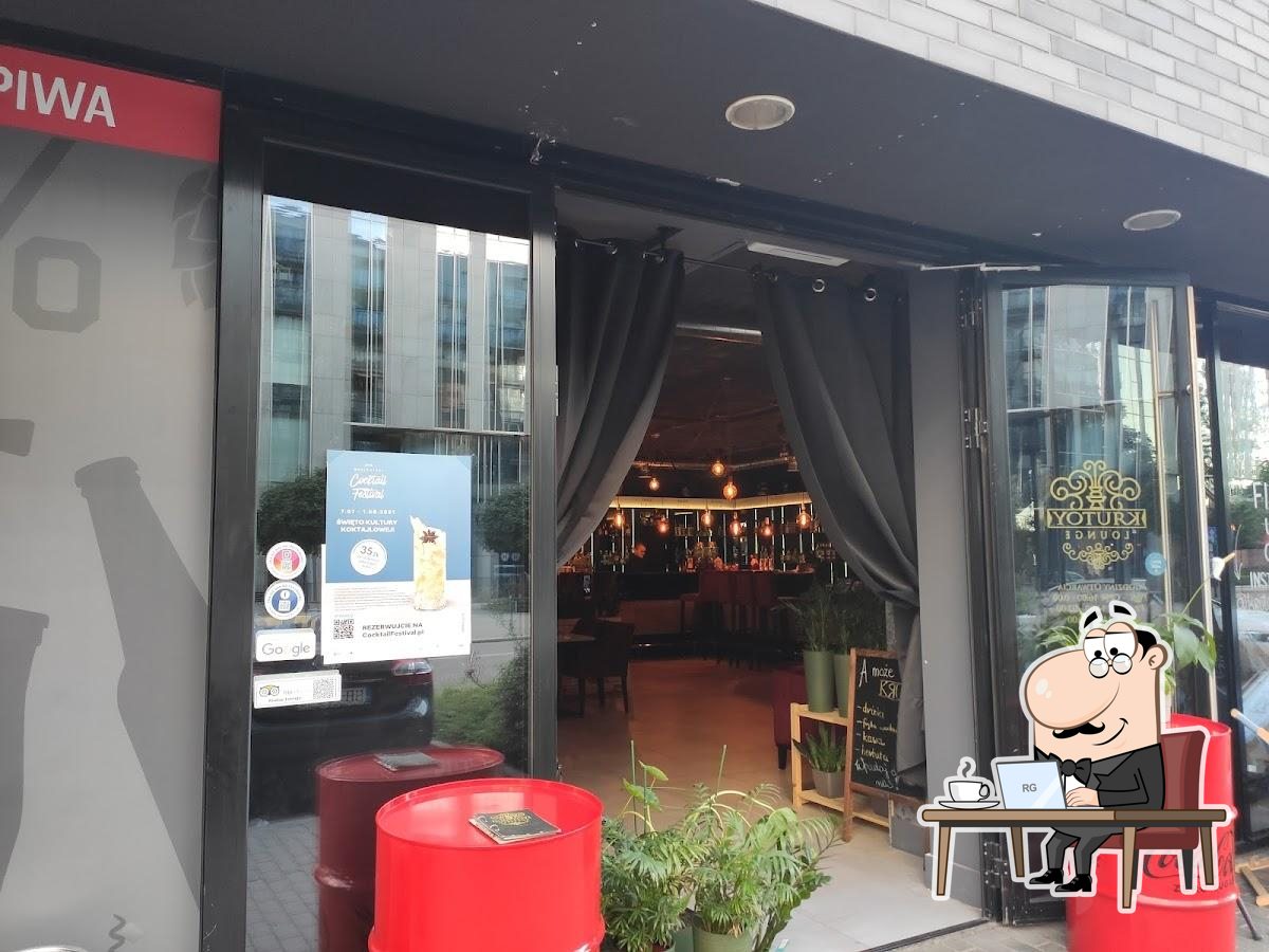 Забронируйте столик в "Krutoy Lounge".