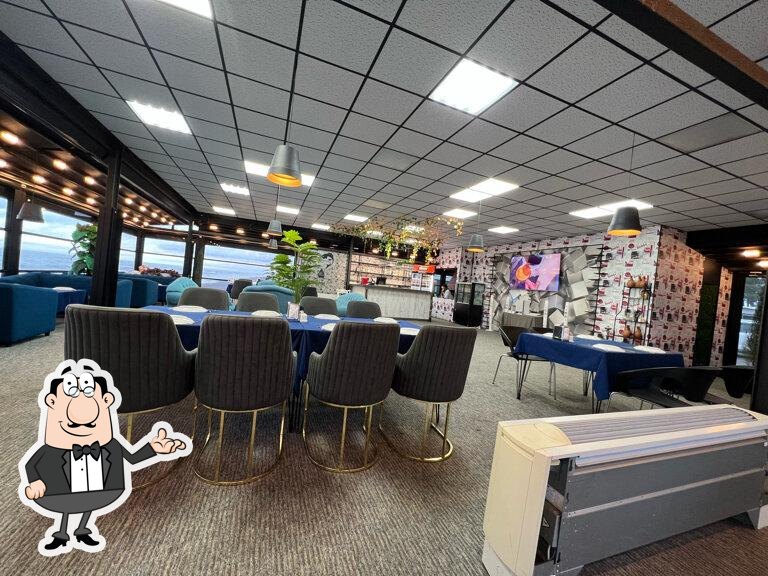 Посмотрите на внутренний интерьер "Restaurant Kent Beach".