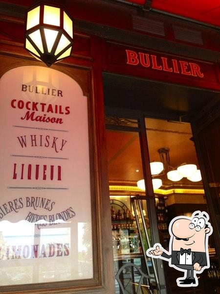 Посмотрите на внутренний интерьер "Bullier".