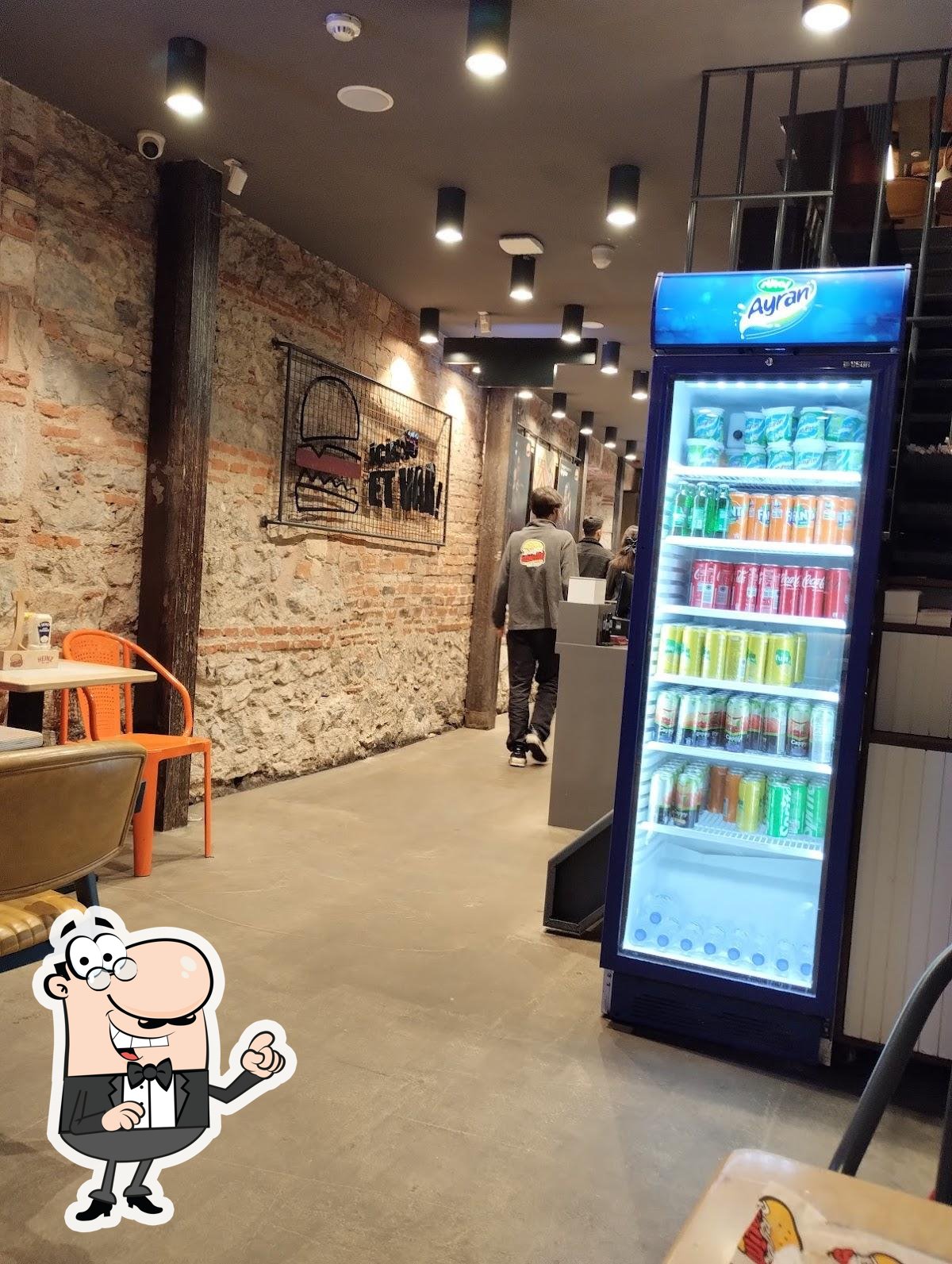 Интерьер "Burger Yiyelim".