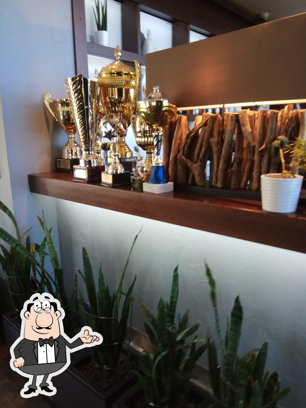 Посмотрите на внутренний интерьер "Трибуна".