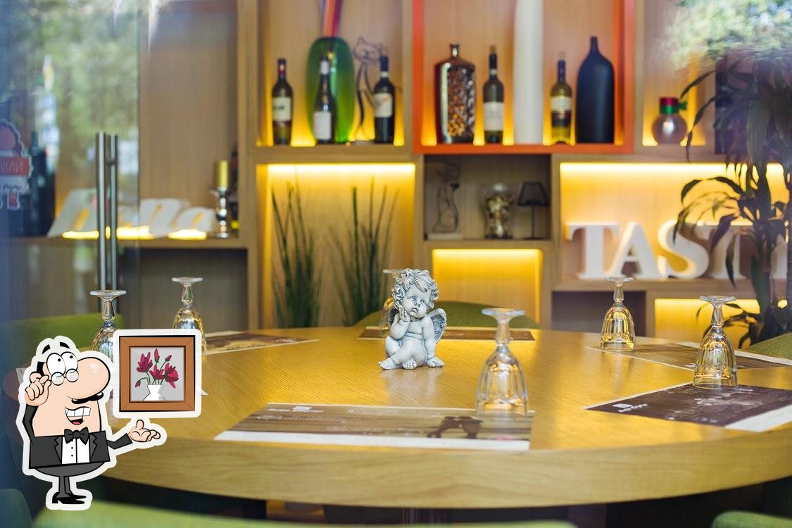 Посмотрите на внутренний интерьер "Bona".