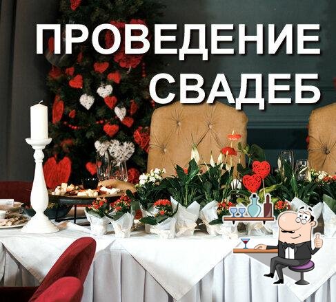 Забронируйте столик в "Скоморохи".
