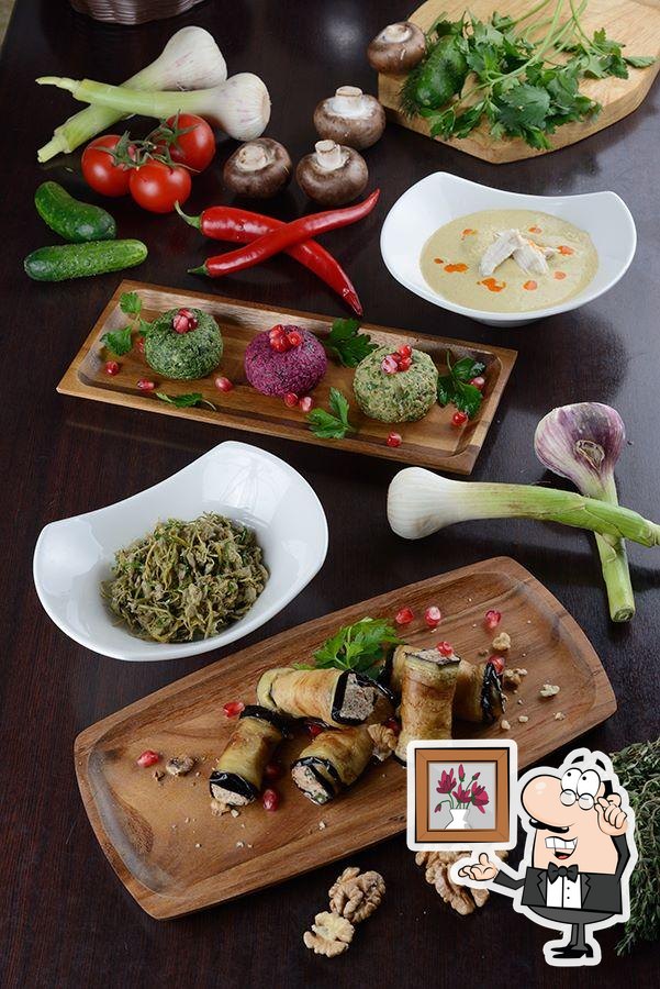 Забронируйте столик в "эZo Georgian Cuizine".