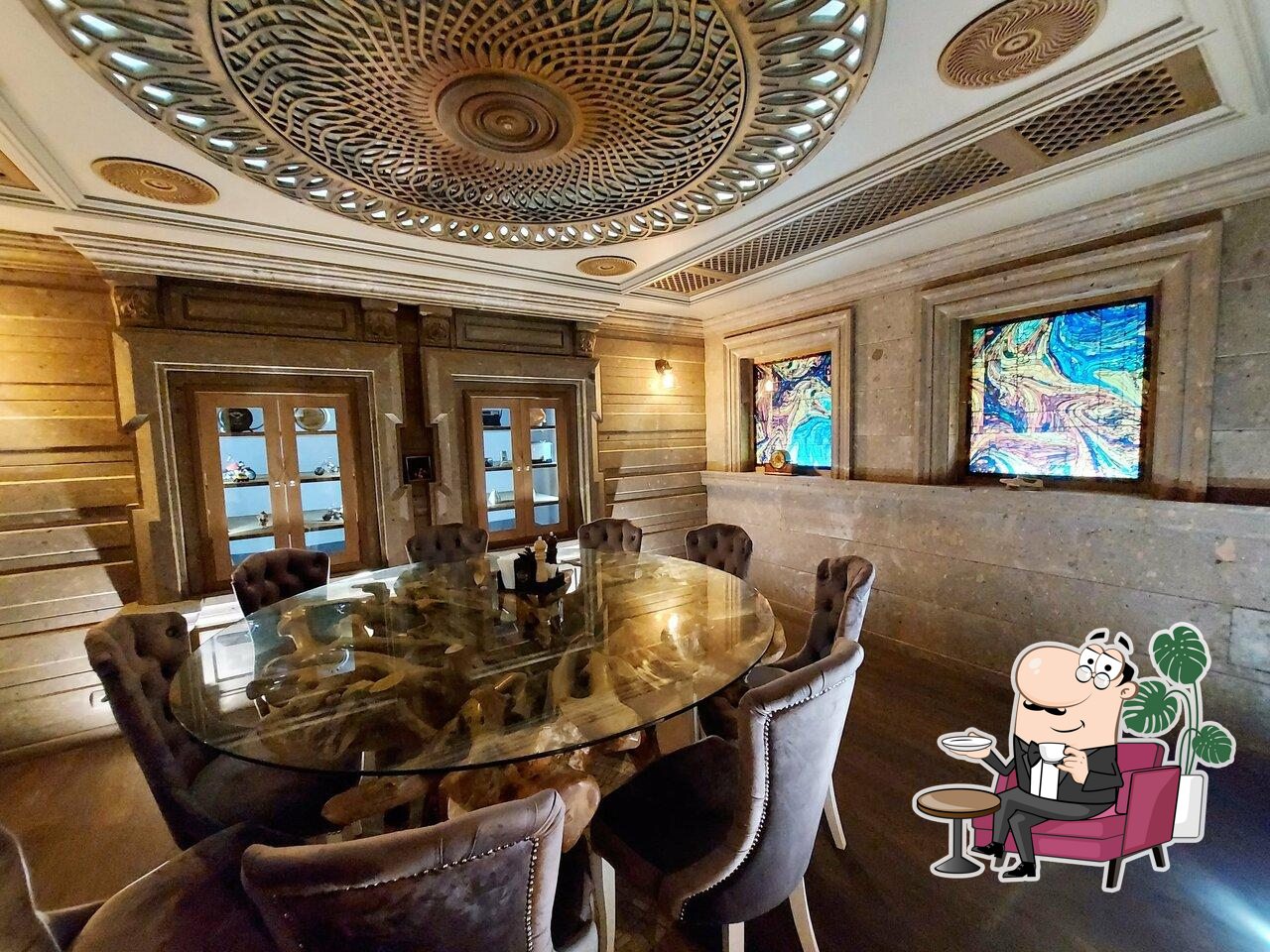 Посмотрите на внутренний интерьер "КоКтейль-Холл".