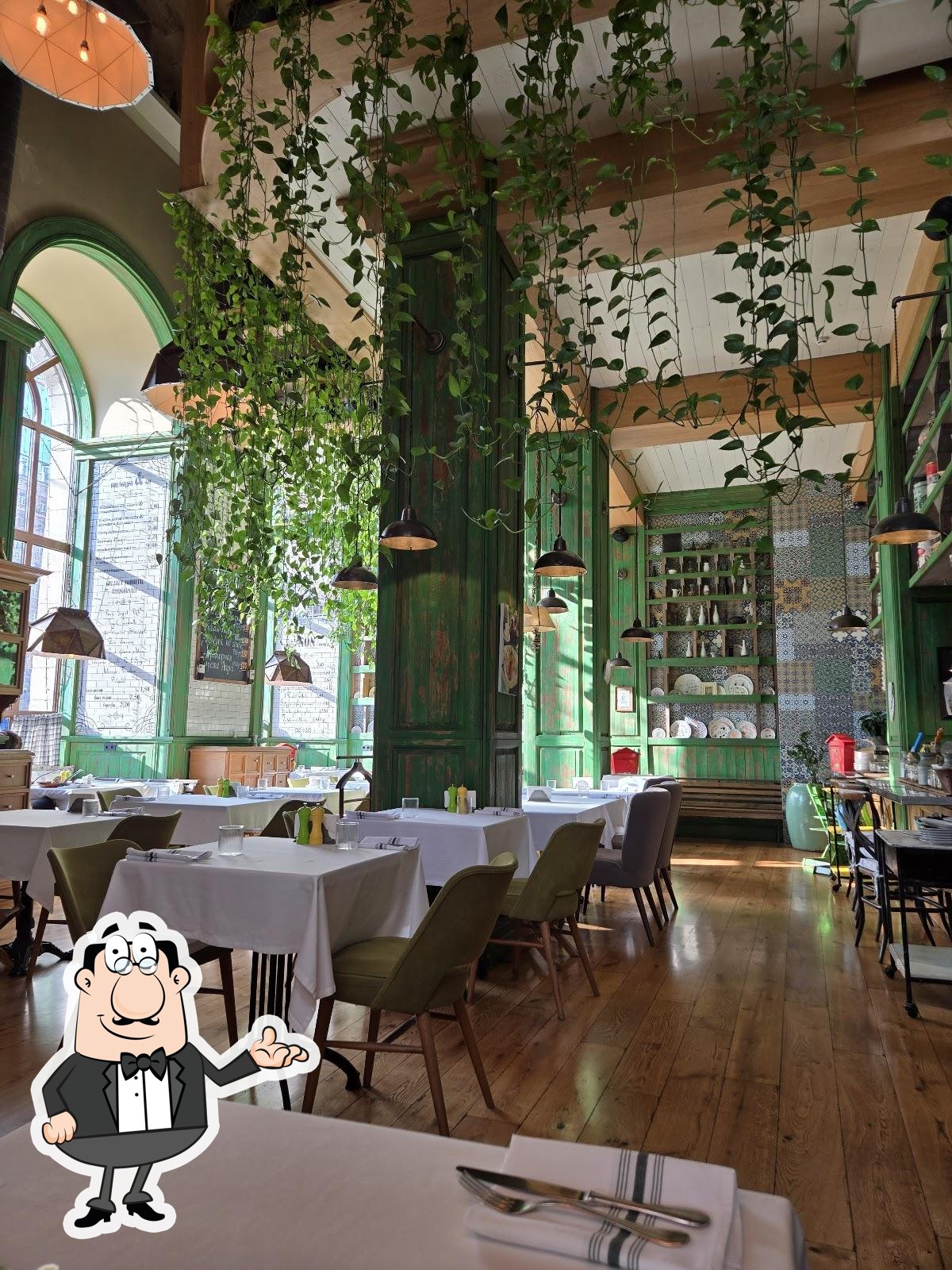 Забронируйте столик в "Christian".