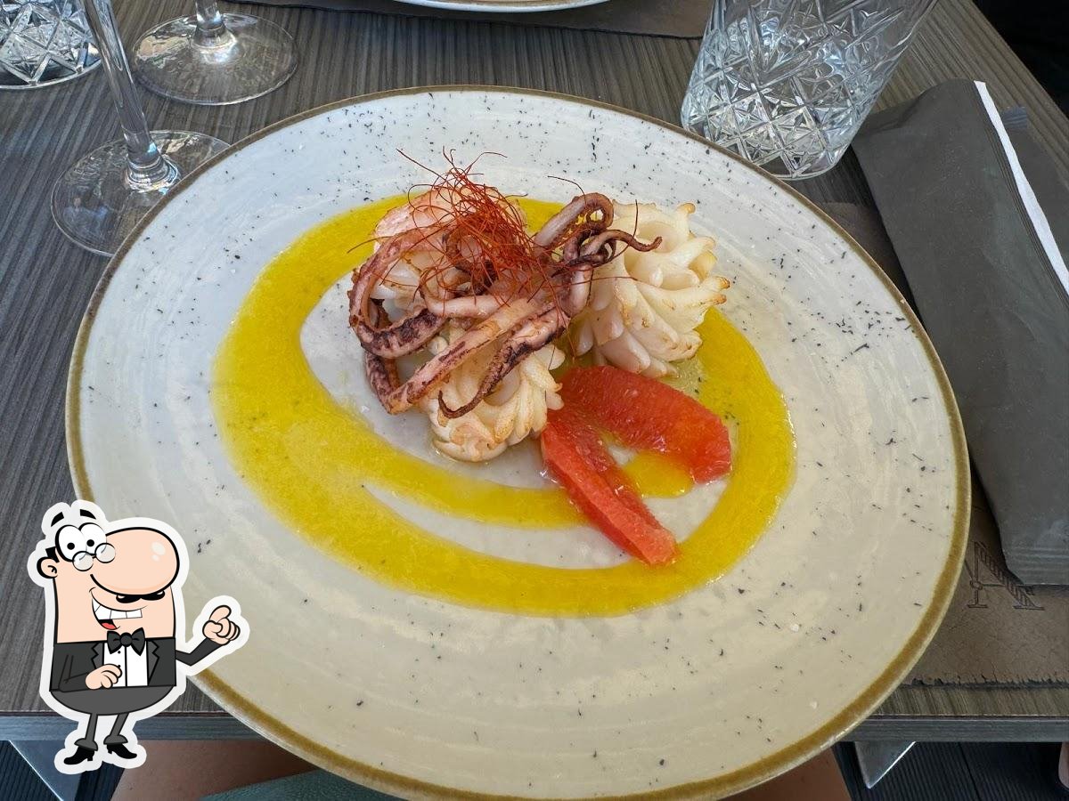 Посмотрите на внутренний интерьер "Ristorante Arlù".