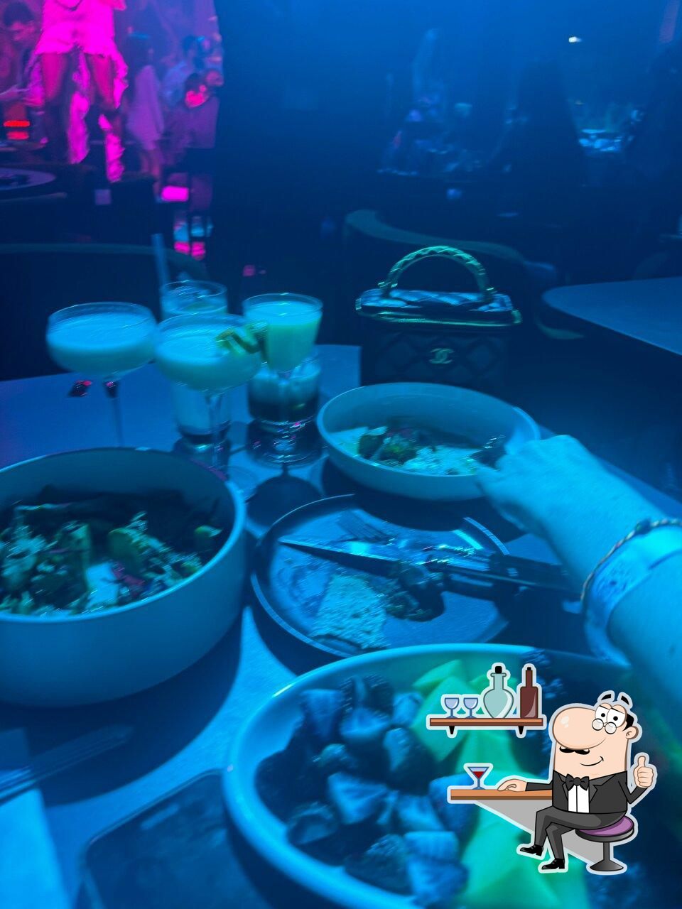 Посмотрите на внутренний интерьер "Memo dine&bar".