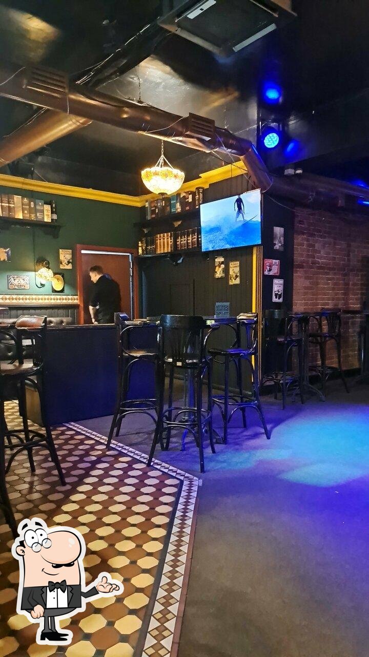 Посмотрите на внутренний интерьер "Irish Pub".