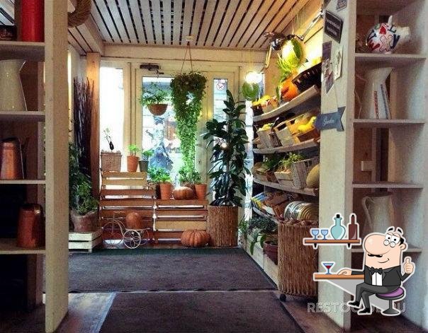 Забронируйте столик в "Marketplace".
