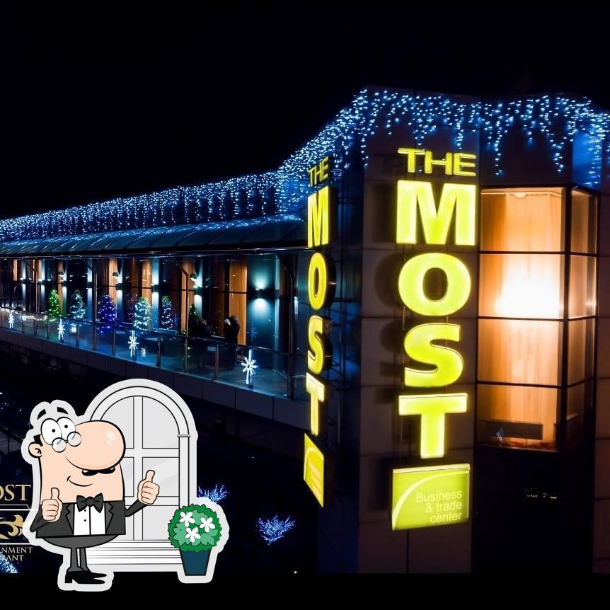 Взгляните на внешнее оформление "MOST Restaurant Chisinau".