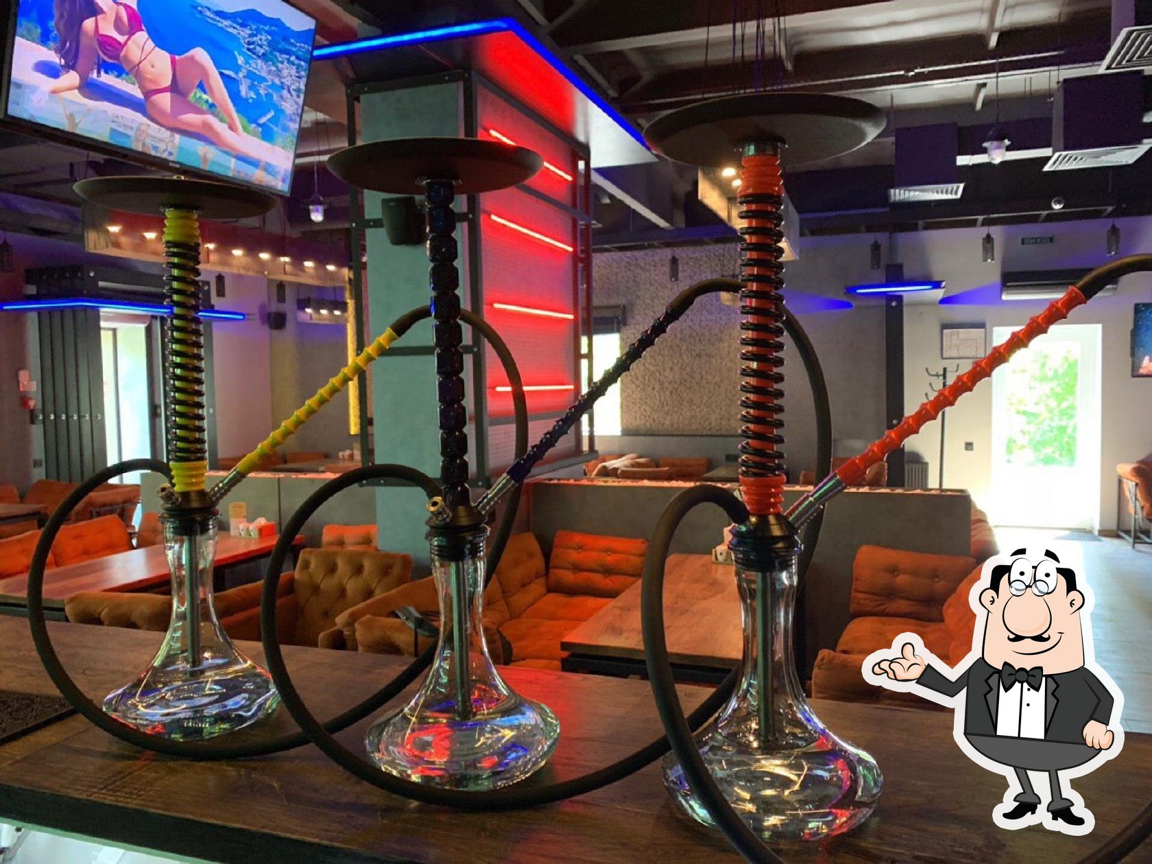 Забронируйте столик в "groove bar".