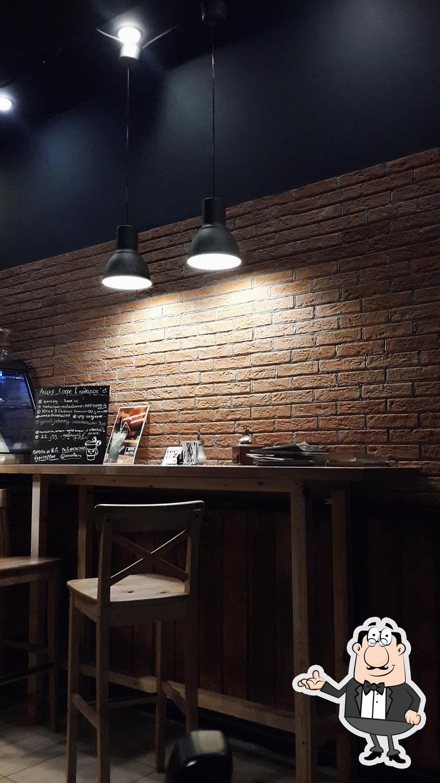 Посмотрите на внутренний интерьер "Atlas Coffee Crew".