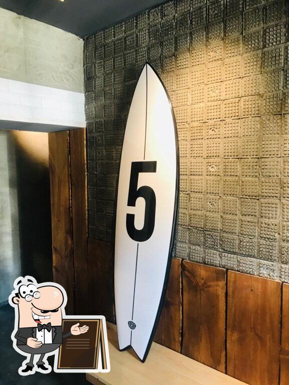 Внешнее оформление "Surf Coffee".