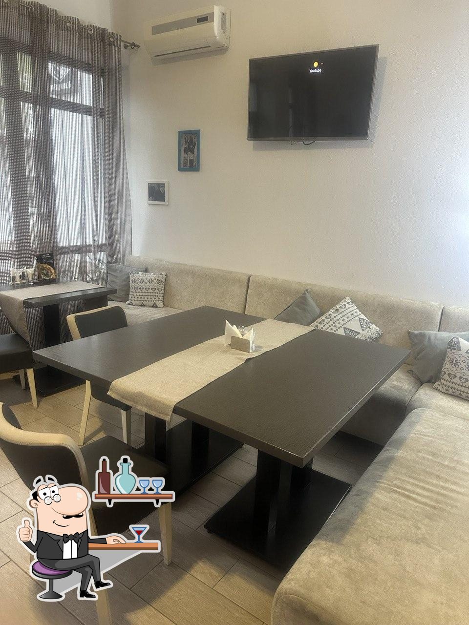 Интерьер "Cube Cafe".
