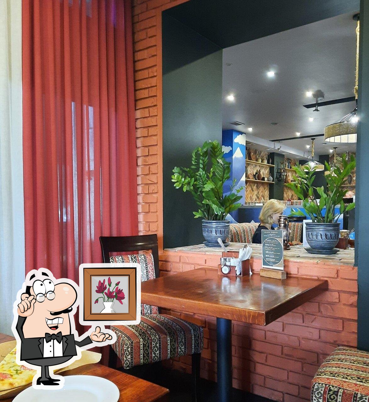 Посмотрите на внутренний интерьер "La Georgia".