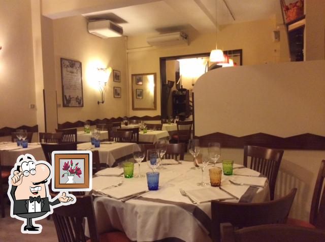Посмотрите на внутренний интерьер "Ristorante Oberdan da Mario".