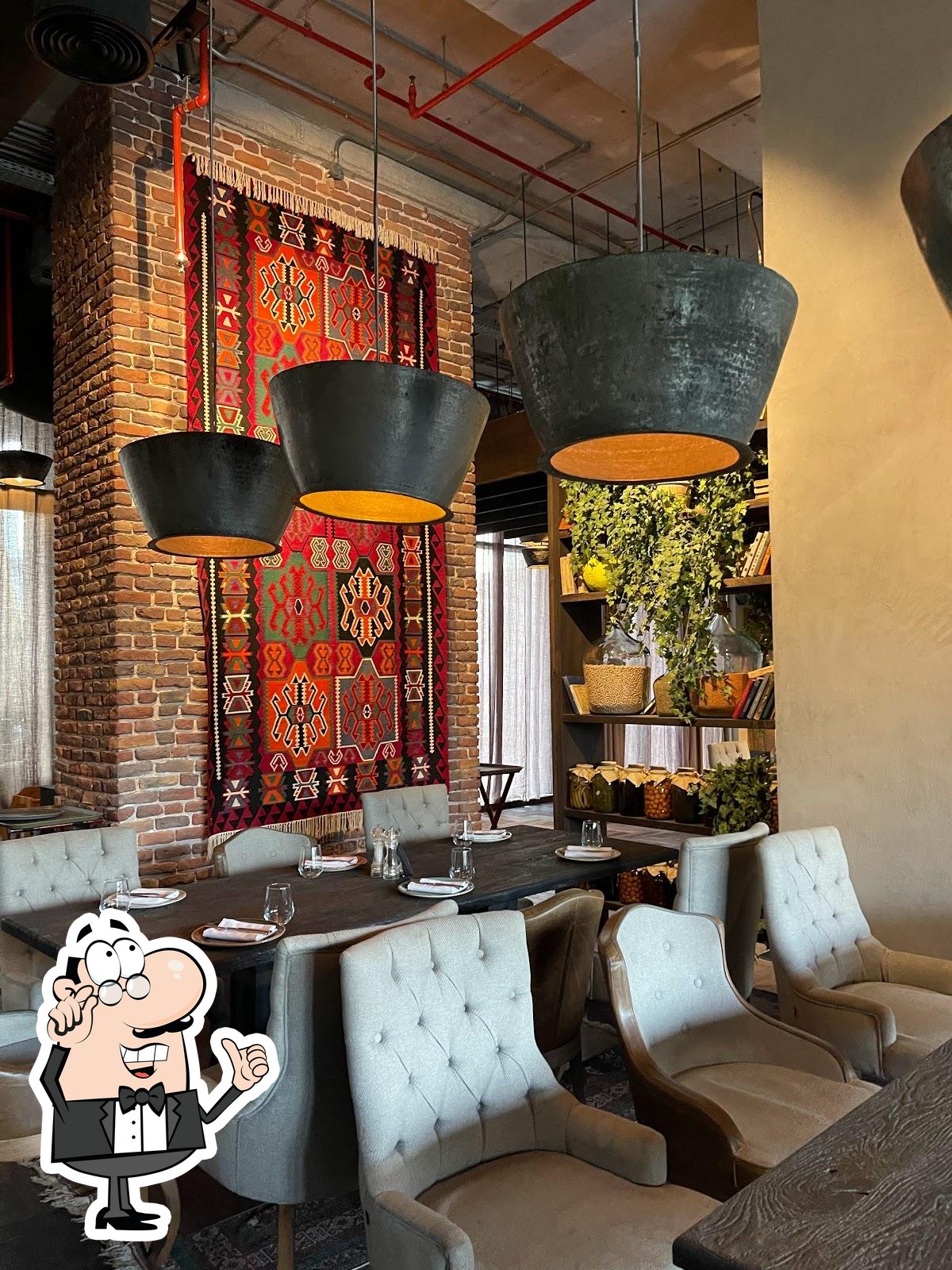 Забронируйте столик в "Baku Cafe".