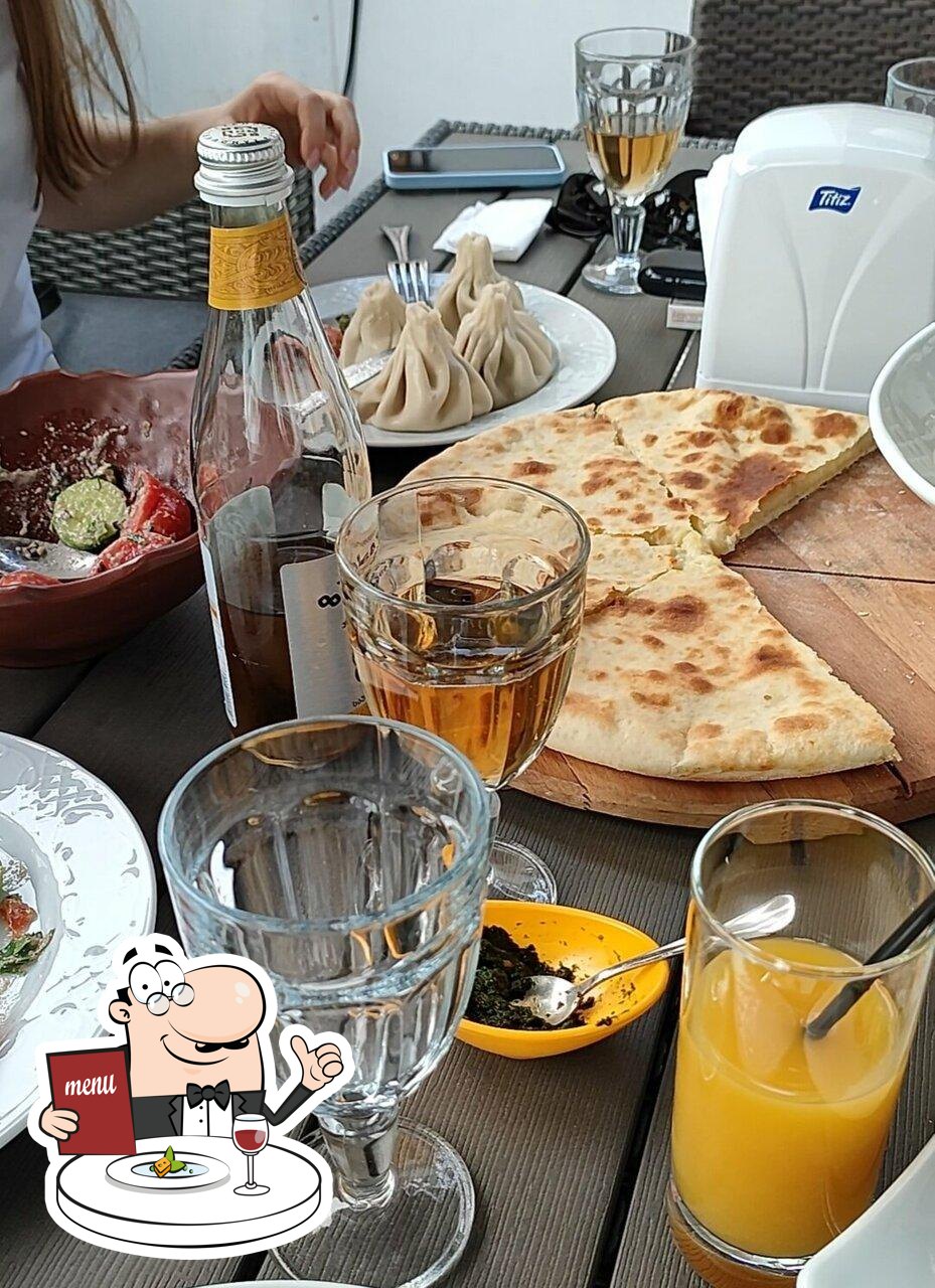 Еда в "Hofbrau Telavi"