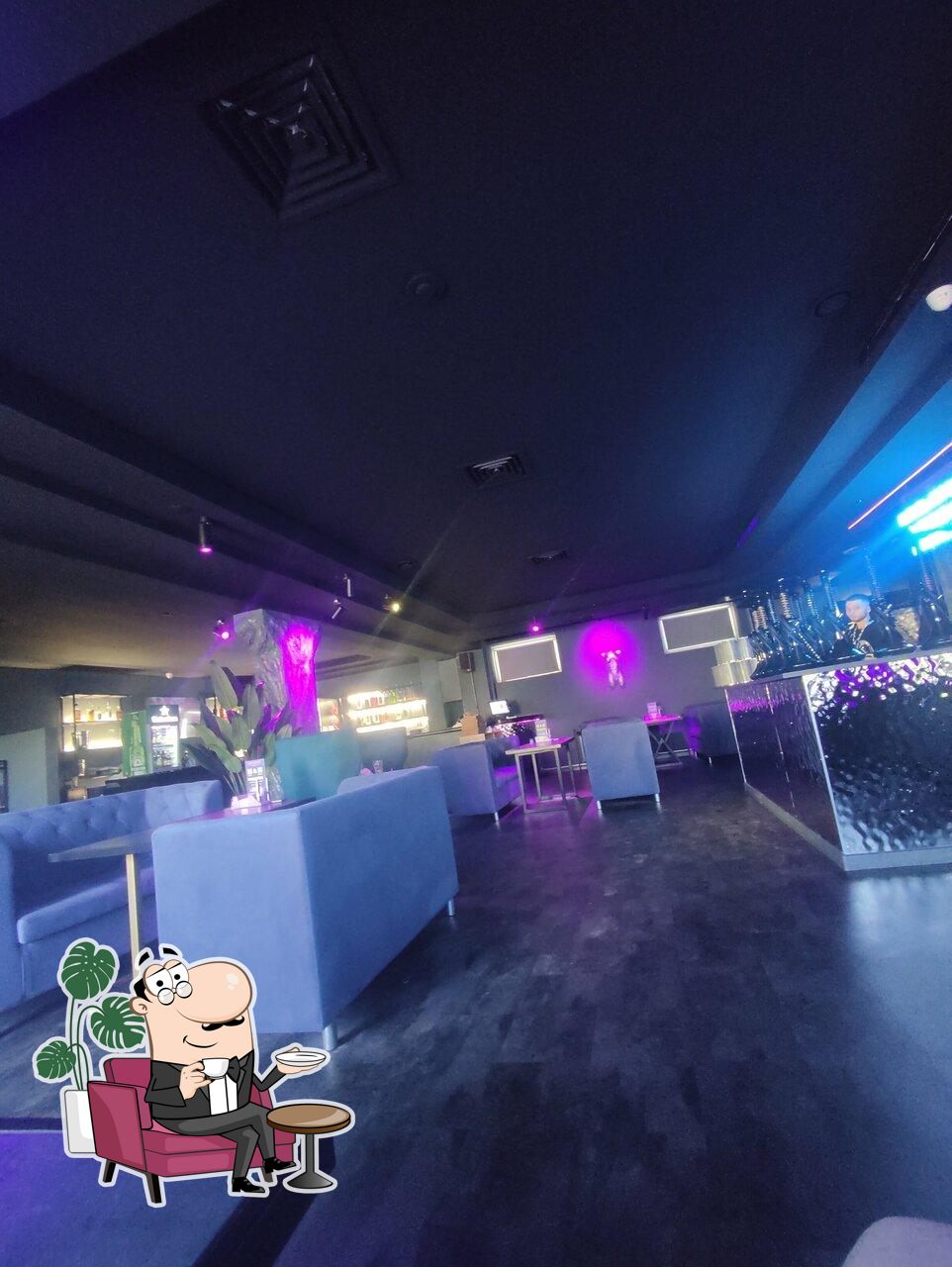 Забронируйте столик в "Rave Resort Evolution".