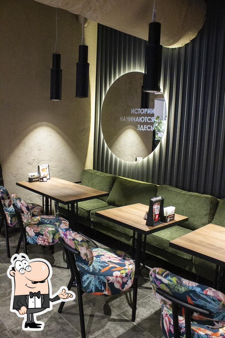 Посмотрите на внутренний интерьер "Cafe Garage".