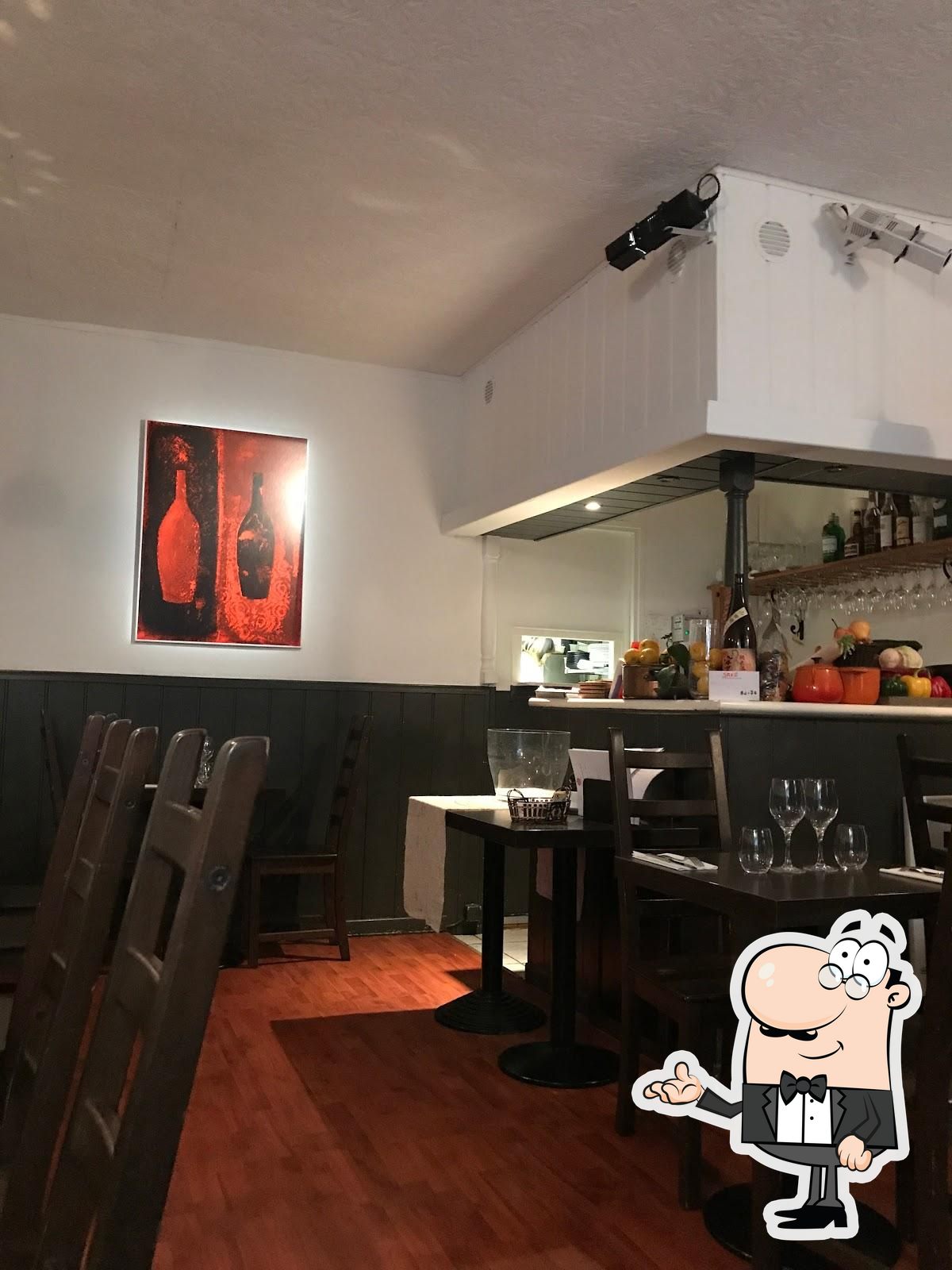 Посмотрите на внутренний интерьер "H Kitchen".
