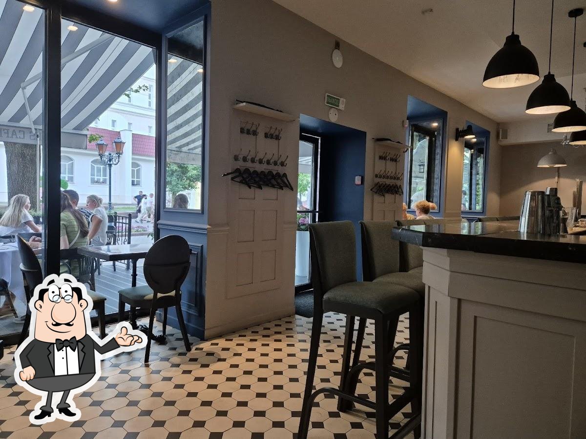 Забронируйте столик в "Times Cafe".