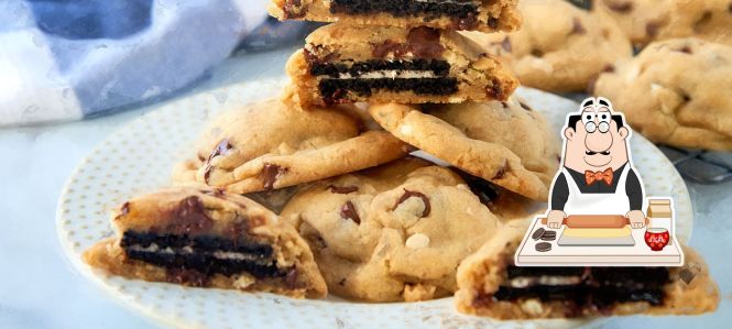 Vegan cookies with chocolate chips and Oreo