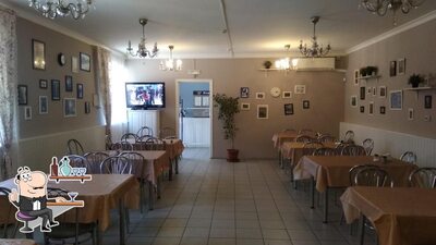 Посмотрите на внутренний интерьер "Столовой Семейной"