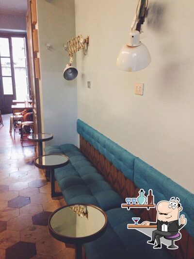 Siediti a un tavolo di Laleo