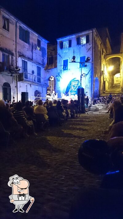 Goditi la vista dagli esterni di Giardina Vincenzo