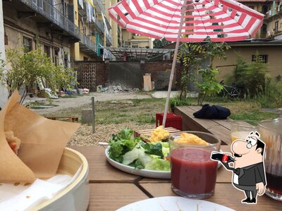 Goditi un drink con il cibo che mangi