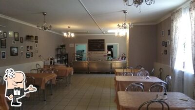 Посмотрите на внутренний интерьер "Столовой Семейной"