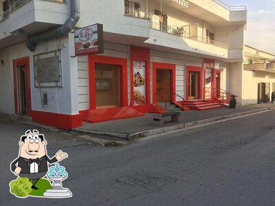 Puoi goderti l'aria fresca da seduto all'esterno di Rusticone