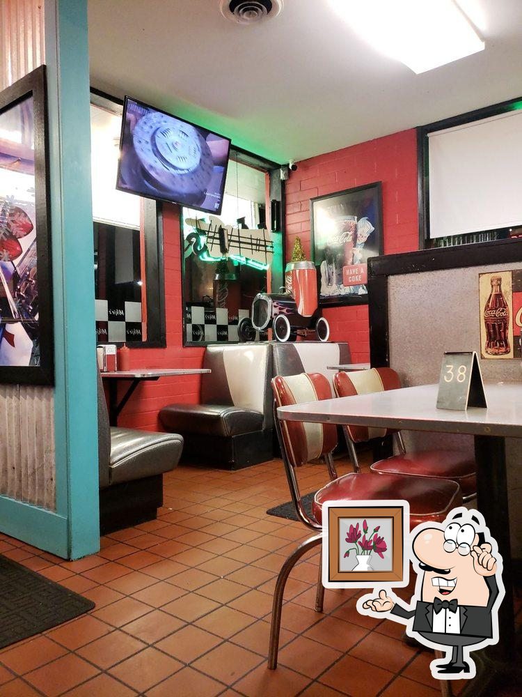 Mikie's, Everett - Restaurant menu, prices and reviews