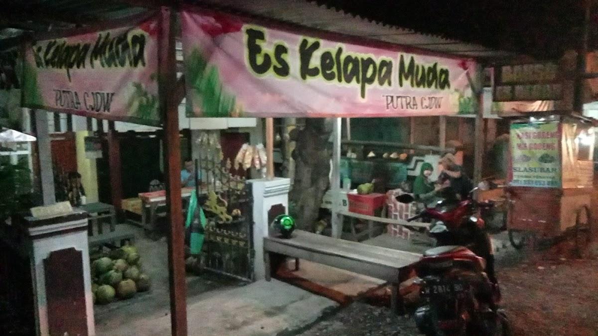 Es kelapa muda "PUTRA CJDW"