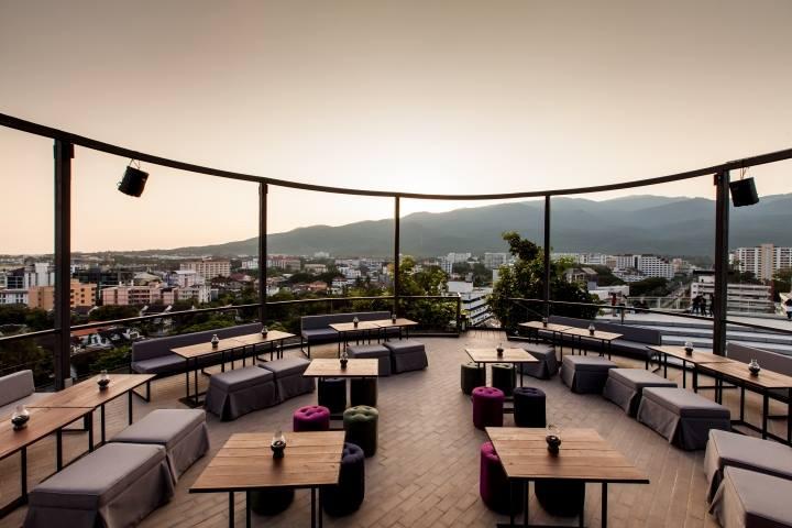 The Queensbury Lounge BAR - Q Gardens