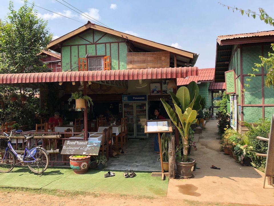 SomPhamit Guesthouse, Restaurant and Cafe