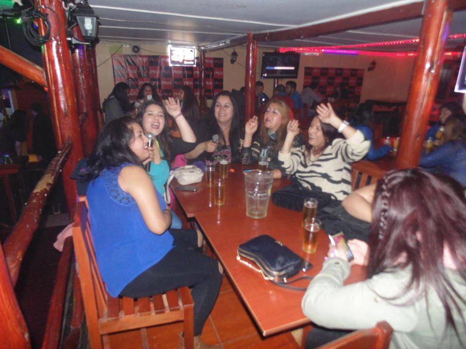 ENTRE LOBOS - Pub Restobar - Curacautín