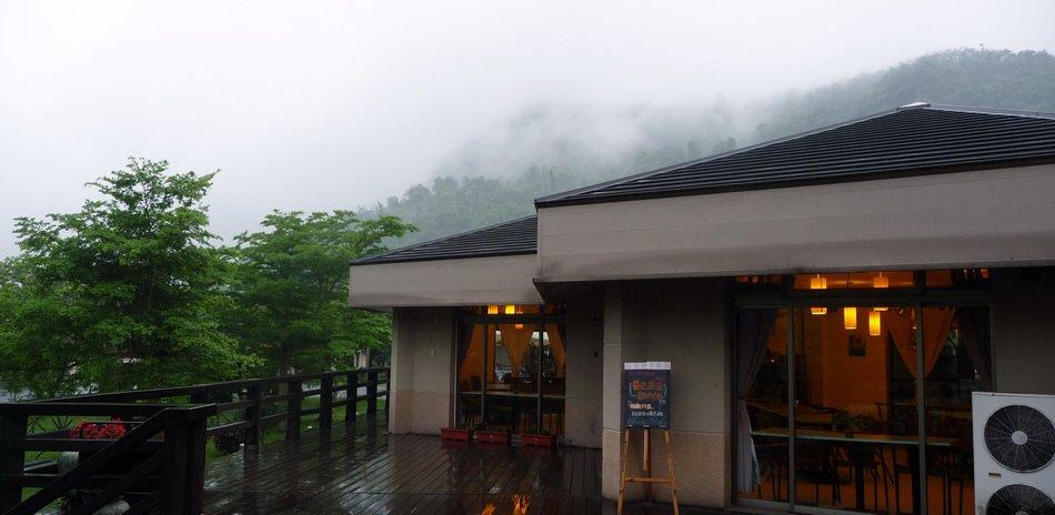 鯉魚潭湖景餐廳
