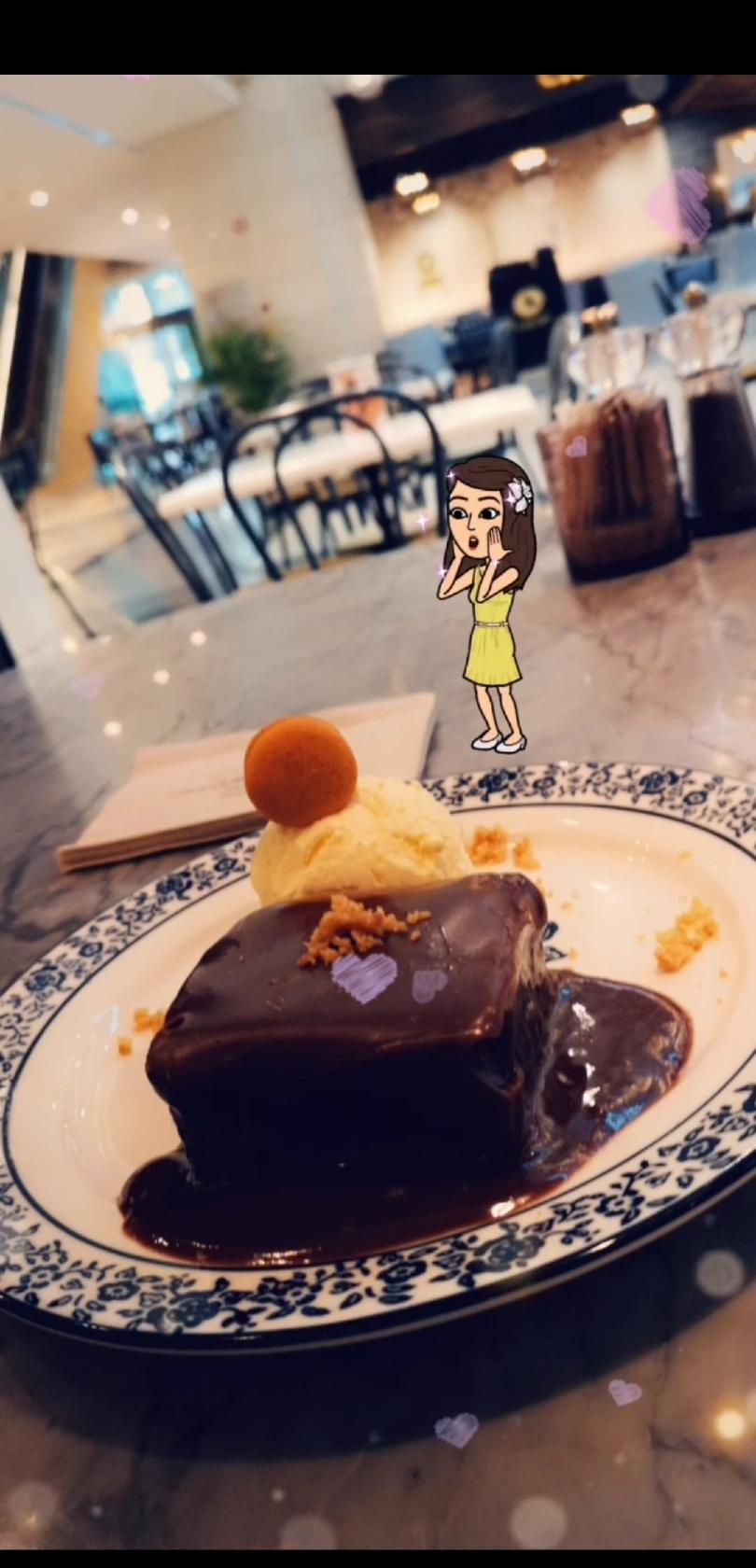 choclate & macroon Al raya