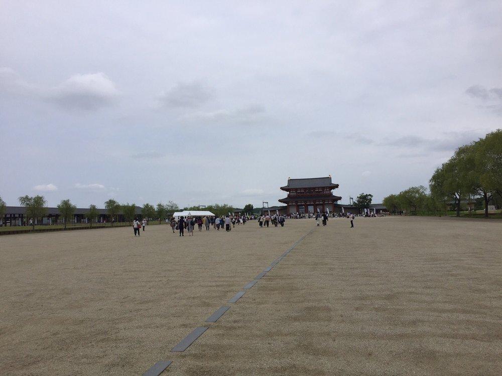 朱雀門ひろば